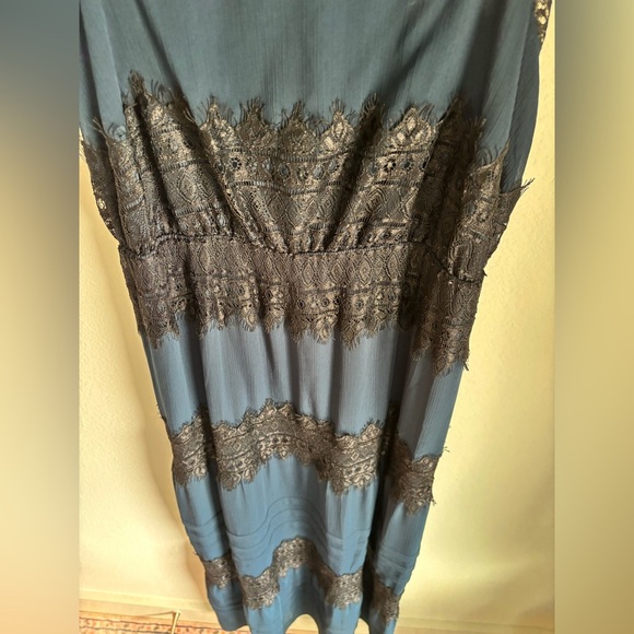 Elegant Club Monaco Navy and Black Dress in size 4 - Picture 7 of 8